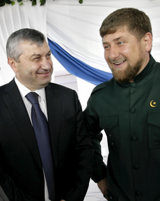 Moskvě přerůstá přes hlavu i proruský šéf autonomní čečenské republiky Ramzan Kadyrov (vlevo).
