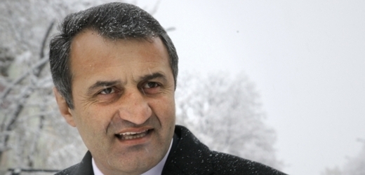 prezidentské volby v Jižní Osetii vyhrál promoskevsky orientovaný ministr Anatolij Bibilov.