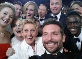 Nejsdílenější selfie je ta z letošního předávání Oscarů.