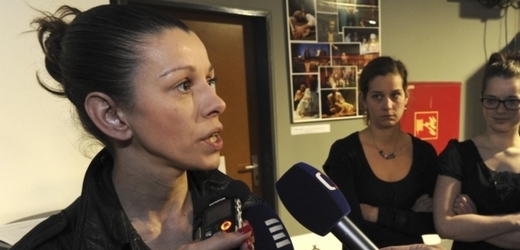Herečka Nataša Gáčová v rozhovoru s novináři.