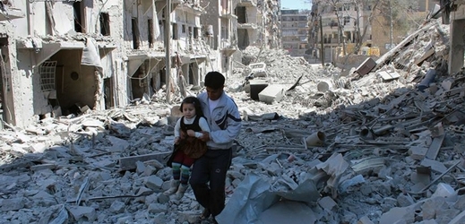 Humanitární situace v Sýrii se podle OSN v budoucnu ještě zhorší. Snímek pořízený v pondělí po náletu na Alepo.