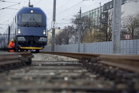 Vlaky budou jezdit po trase Praha - Brno - Vídeň - Štýrský Hradec.