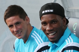 Fernando Torres (vlevo) a navrátilec Didier Drogba.