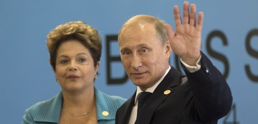 Ruský prezident Vladimir Putin se svbou brazilskou kolegyní.