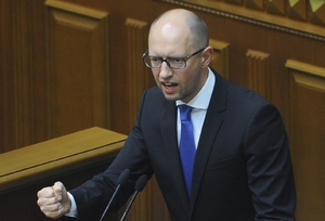 Premiér Jaceňuk vysvětuje svou demisi v parlamentu.