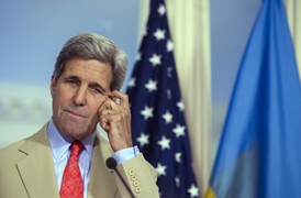 Johnu Kerrymu se zatím v mírových snahách moc nedaří.