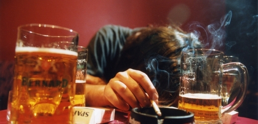 Kouř v restauracích se má podle většiny dotázaných řešit jinak než přísným zákazem.
