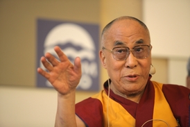 Loni na Foru 2000 vystoupil dalajlama.