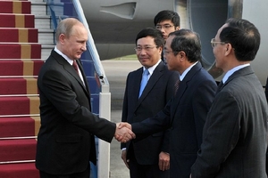Putin (vlevo) na návštěvě Vietnamu.