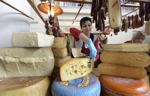 Na francouzských sýrech si teď v Rusku pochutnají těžko.