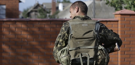 Ukrajinský voják na hlídce.