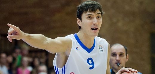 Čeští basketbalisté po prohře v Maďarsku klesli v tabulce na druhé místo.