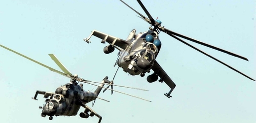 Ukrajinské vrtulníky při manévrech.
