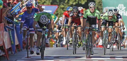 Francouzský cyklista Nacer Bouhanni si připsal druhý triumf na letošní Vueltě.