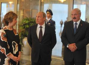 Jednání o krizi na Ukrajině v Minsku. Na snímku Ashtonová, Putin (uprostřed) a Lukašenko.