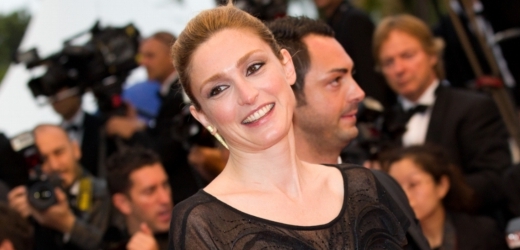 Přítelkyně francouzského prezidenta Françoise Hollandea, herečka Julie Gayetová.