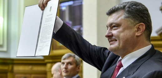 Prezident Prošenko při historickém jednání ukrajinského paralmentu (16. září 2014).