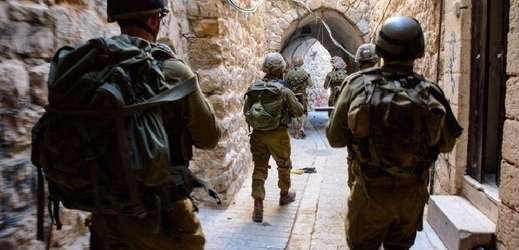 Izraelští vojáci v Hebronu (ilustrační foto).