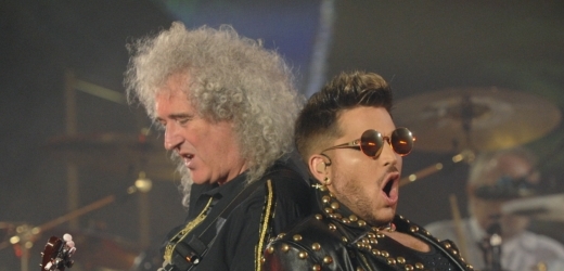 Adam Lambert se skupinou Queen.