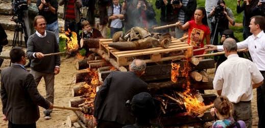 Akce pálení rohů se zúčastnila i zoo ve Dvoře Králové.