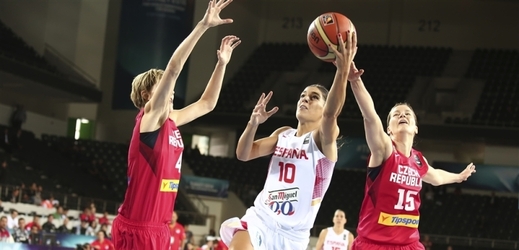 České basketbalistky nedokázaly najít recept na španělskou obranu.