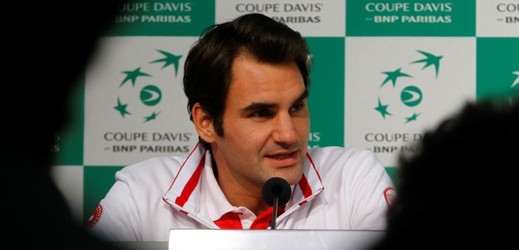 Švýcar Roger Federer nastoupí i přes problémy se zády do páteční dvouhry finále Davisova poháru proti Francii.