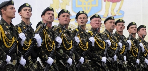 Ukrajinská armáda na přehlídce.