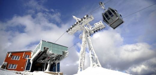 Nová lanovka z Pece na Sněžku přepravila za rok zhruba 220 tisíc lidí.