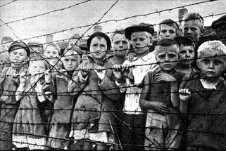 Dětská část tábora Osvětim po osvobození Rudou armádou.