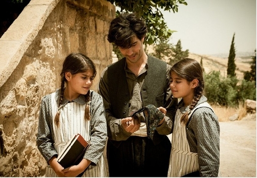 Film popisuje příběh muže hledající své děti, které unikly arménské genocidě.