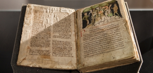 Budyšínský rukopis si mohou lidé prohlédnout v Jízdárně Pražského hradu.