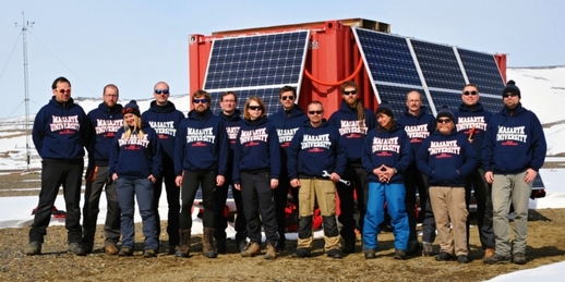 Členové vědecké expedice, kteří pobývají na Mendelově polární stanici v Antarktidě, se po šesti týdnech vrátí do České republiky.