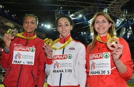 Medailistky ze závodu pětibojařek. Zleva: Naffisatou Thiamová, Katarina Johnsonová-Thompsonová, Eliška Klučinová.