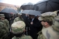 Na místo dorazil i "deštníkový" konvoj v čele s premiérem Bohuslavem Sobotkou.