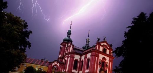 Do Česka přicházejí silné bouřky (ilustrační foto).
