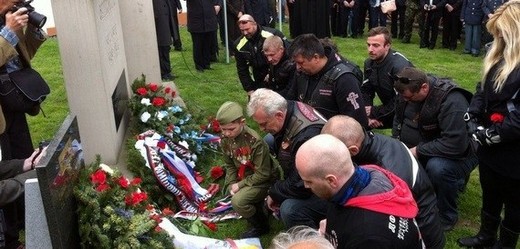 Motorkáři uctili v České republice památku vojáků z druhé světové války.