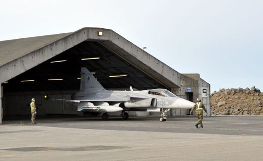Česká armáda na Island poslala pět letounů, čtyři budou v pohotovosti, pátý je záložní.