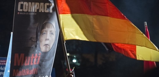Několik tisíc lidí se zúčastnilo demonstrace proti migrantům iniciované Alternativní stranou pro Německo (AfD).