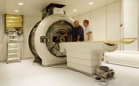 Onkologie a úrazové oddělení českobudějovické nemocnice získaly v roce 2009 přístroje za celkem 154 milionů korun. Díky modernizaci mohou lékaři vyšetřit více pacientů, zlepší se také diagnostika. Náklady z 85 procent zaplatila evropská dotace, na zbytek přispělo ministerstvo zdravotnictví.