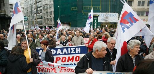 Demonstrace proti reformám penzijním, daňovým a pojistným reformám, které chce řecká vláda uplatnit.