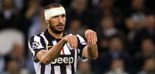 Juventus se musí obejít tři týdny bez obránce Giorgia Chielliniho.