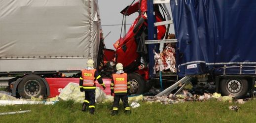 Dálnice D2 je na 46. kilometru ve směru na Bratislavu uzavřena kvůli nehodě dvou kamionů.