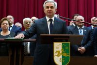 Prezident Abchazie Raul Chadžimba sám vyhlásil referendum o předčasných prezidentských volbách.