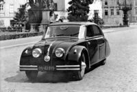Legendární Tatra 77 se stala prvním sériově vyráběným vozem s aerodynamickou karosérií. 