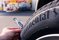 Je dobré znát hloubku dezénu pneumatik (ilustrační foto).