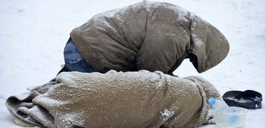 Bezdomovci se potýkají s mrazivým počasím (ilustrační foto).