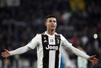 Cristiano Ronaldo zařídil obrat Juventusu svým osmým hattrickem v Lize mistrů.