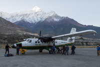 Letadlo na nepálském letišti. 