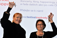 Dagmar Havlová (vlevo) a Marta Kubišová.