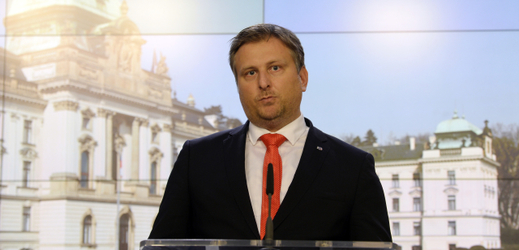 Ministr spravedlnosti Jan Kněžínek kritizuje Dukův návrh o povinném oznamování sexuálního zneužití.
